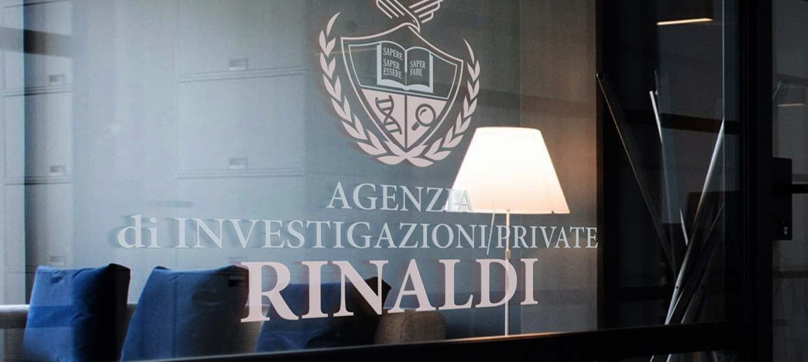 Vetrina dell'ufficio Rinaldi Investigazioni